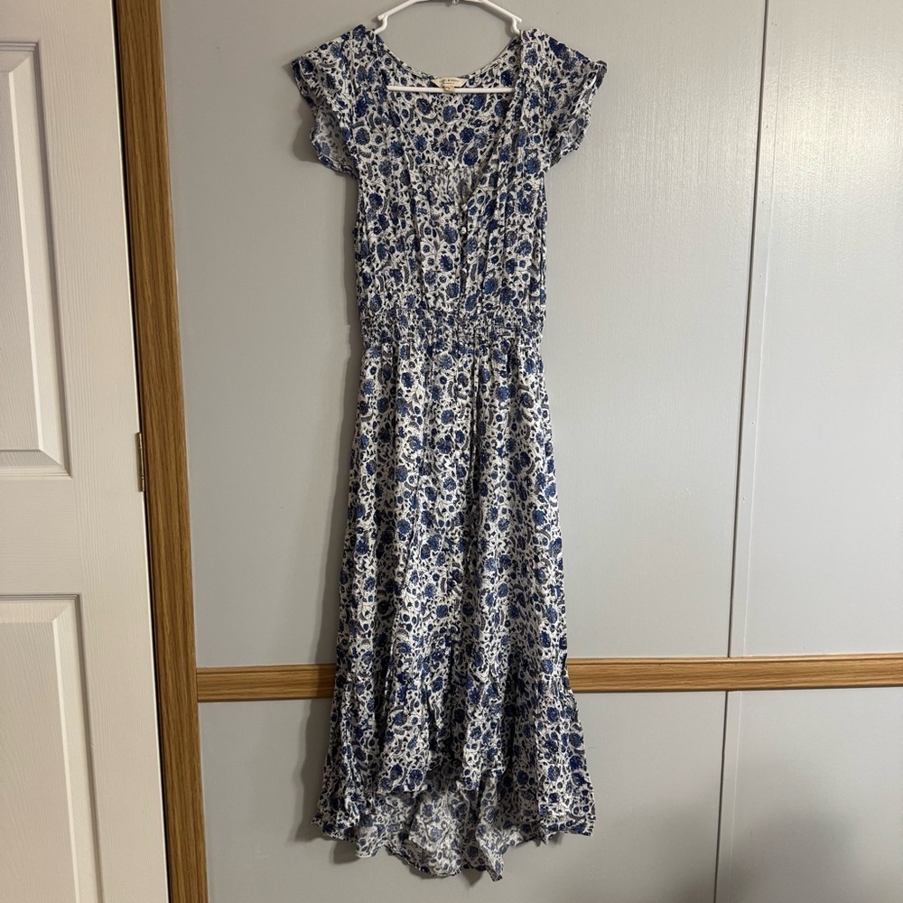 Lucky Brand Blue and White Flowy Floral Midi Dress Size XS‎